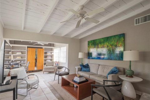 Купить виллу или дом в Холливуд, Флорида 2 спальни, 117.99м2, № 1972580 - фото 12