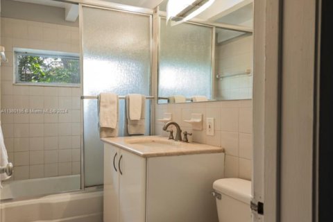 Купить виллу или дом в Холливуд, Флорида 2 спальни, 117.99м2, № 1972580 - фото 27