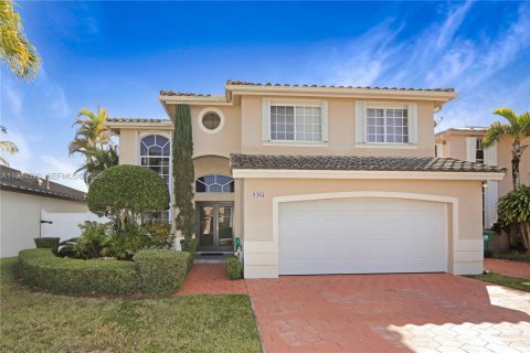 Дом в Майами, Флорида 4 спальни, 218.6м2 № 2028042