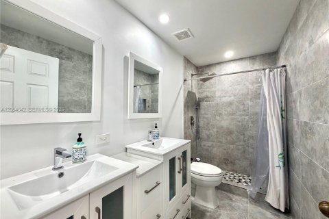 House in Weston, Florida 4 bedrooms, 193.98 sq.m. № 2189529 - photo 21
