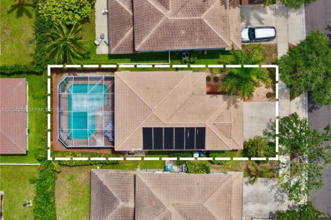 House in Weston, Florida 4 bedrooms, 193.98 sq.m. № 2189529 - photo 4