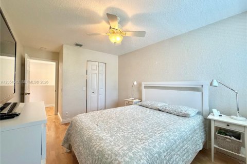 House in Weston, Florida 4 bedrooms, 193.98 sq.m. № 2189529 - photo 19