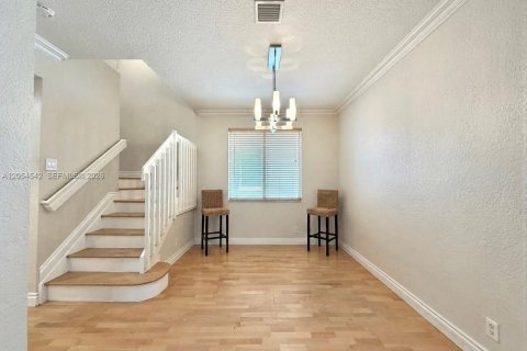 House in Weston, Florida 4 bedrooms, 193.98 sq.m. № 2189529 - photo 8