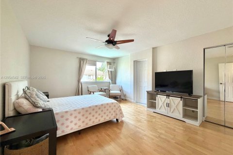 House in Weston, Florida 4 bedrooms, 193.98 sq.m. № 2189529 - photo 17