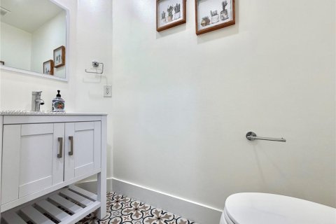 House in Weston, Florida 4 bedrooms, 193.98 sq.m. № 2189529 - photo 15