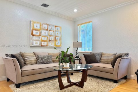 House in Weston, Florida 4 bedrooms, 193.98 sq.m. № 2189529 - photo 6