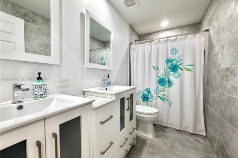 House in Weston, Florida 4 bedrooms, 193.98 sq.m. № 2189529 - photo 22