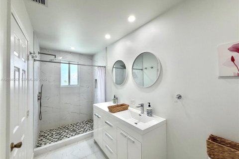 House in Weston, Florida 4 bedrooms, 193.98 sq.m. № 2189529 - photo 18