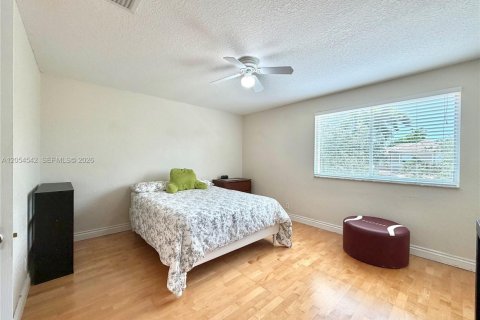 House in Weston, Florida 4 bedrooms, 193.98 sq.m. № 2189529 - photo 23