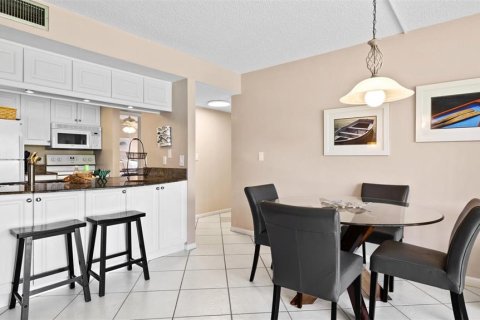 Condominio en alquiler en Sarasota, Florida, 2 dormitorios, 79.9 m2 № 1808743 - foto 3
