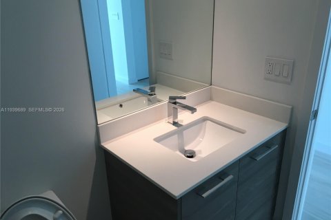 Condo in Miami, Florida, 1 bedroom № 1997031 - photo 2