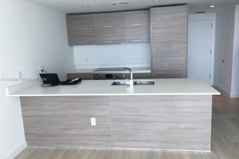 Condo in Miami, Florida, 1 bedroom № 1997031 - photo 3