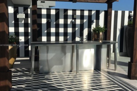 Condo in Miami, Florida, 1 bedroom № 1997031 - photo 16