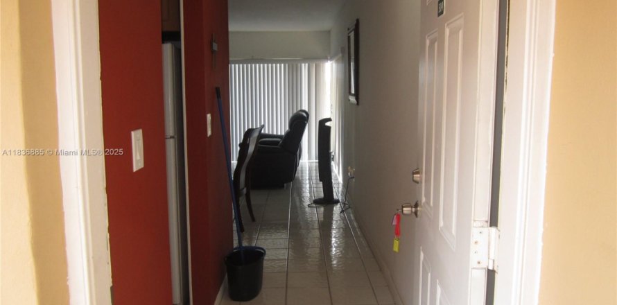 Condo in Hialeah, Florida, 2 bedrooms № 1845615