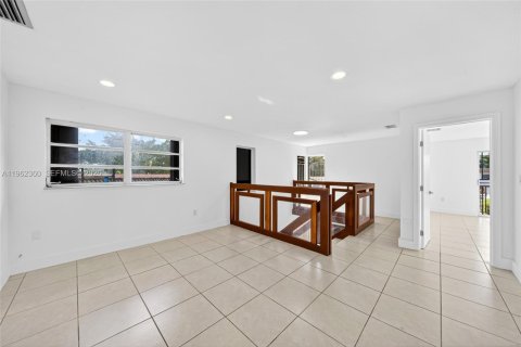 Villa ou maison à vendre à Hialeah, Floride: 4 chambres, 179.49 m2 № 2025000 - photo 28
