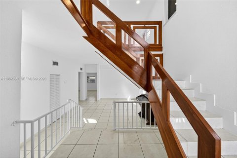 Villa ou maison à vendre à Hialeah, Floride: 4 chambres, 179.49 m2 № 2025000 - photo 5