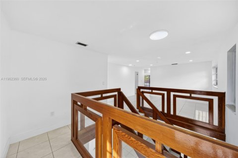 Villa ou maison à vendre à Hialeah, Floride: 4 chambres, 179.49 m2 № 2025000 - photo 25