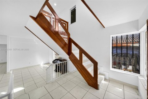 Villa ou maison à vendre à Hialeah, Floride: 4 chambres, 179.49 m2 № 2025000 - photo 7
