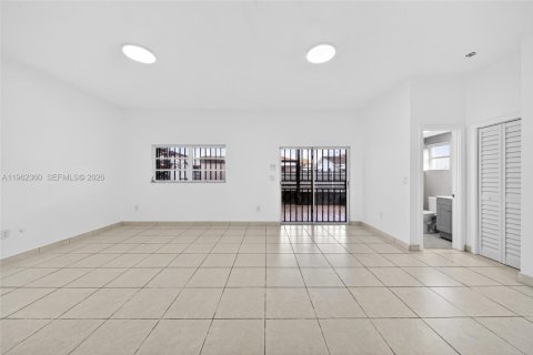 Villa ou maison à vendre à Hialeah, Floride: 4 chambres, 179.49 m2 № 2025000 - photo 14