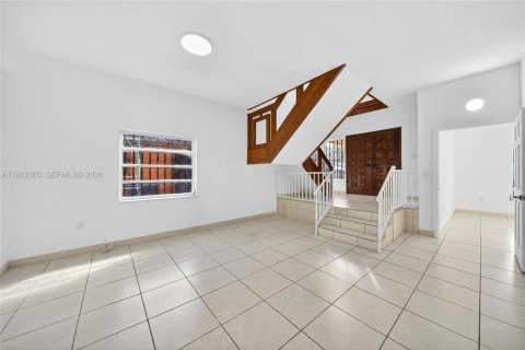 Villa ou maison à vendre à Hialeah, Floride: 4 chambres, 179.49 m2 № 2025000 - photo 9