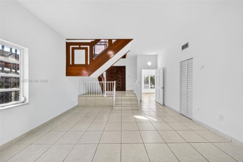 Villa ou maison à vendre à Hialeah, Floride: 4 chambres, 179.49 m2 № 2025000 - photo 10