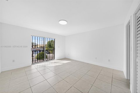 Villa ou maison à vendre à Hialeah, Floride: 4 chambres, 179.49 m2 № 2025000 - photo 30