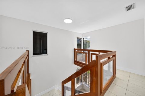 Villa ou maison à vendre à Hialeah, Floride: 4 chambres, 179.49 m2 № 2025000 - photo 27