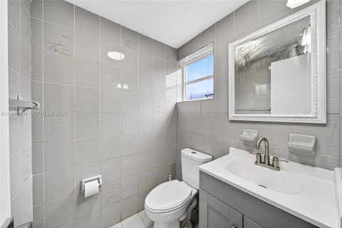 Villa ou maison à vendre à Hialeah, Floride: 4 chambres, 179.49 m2 № 2025000 - photo 18