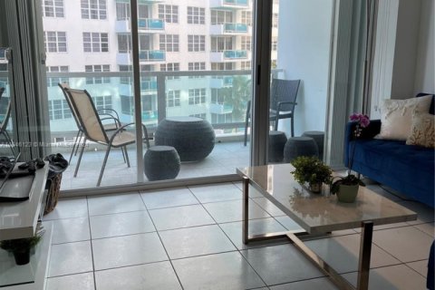 Condo in Miami Beach, Florida, 2 bedrooms № 1957382 - photo 19