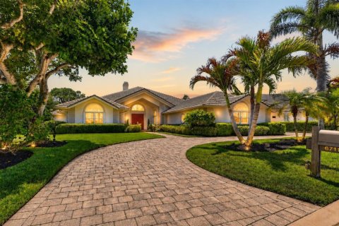 House in Stuart, Florida 3 bedrooms, 323.76 sq.m. № 2271356