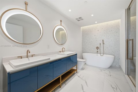 Condo in Miami, Florida, 3 bedrooms  № 2031680 - photo 14