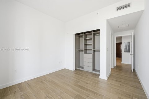 Condo in Miami, Florida, 3 bedrooms  № 2031680 - photo 19