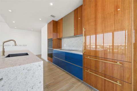 Condo in Miami, Florida, 3 bedrooms  № 2031680 - photo 10