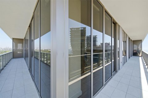 Condo in Miami, Florida, 3 bedrooms  № 2031680 - photo 30