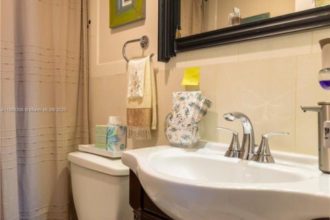 Condo in Fort Lauderdale, Florida, 2 bedrooms № 1941150 - photo 21