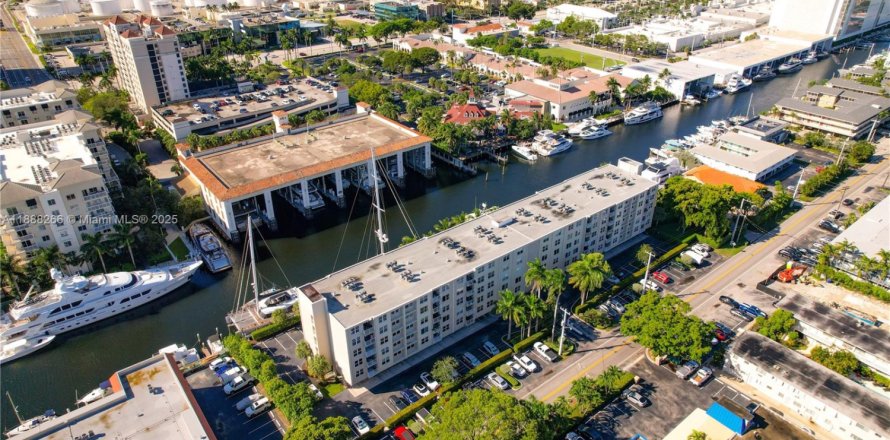 Condo in Fort Lauderdale, Florida, 2 bedrooms № 1941150