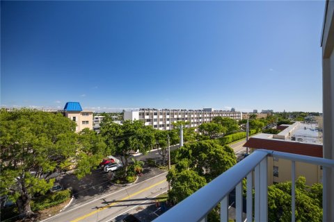 Condo in Fort Lauderdale, Florida, 2 bedrooms № 1941150 - photo 20