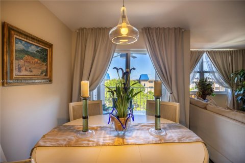 Condo in Fort Lauderdale, Florida, 2 bedrooms № 1941150 - photo 10