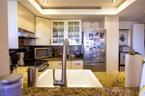 Condo in Fort Lauderdale, Florida, 2 bedrooms № 1941150 - photo 12