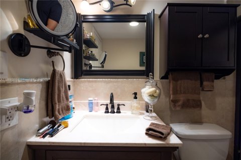 Condo in Fort Lauderdale, Florida, 2 bedrooms № 1941150 - photo 28