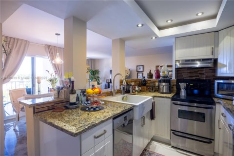 Condo in Fort Lauderdale, Florida, 2 bedrooms № 1941150 - photo 14