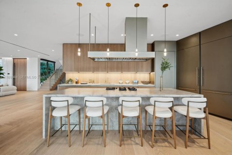 House in Miami Beach, Florida 6 bedrooms, 637.96 sq.m. № 1731347 - photo 17