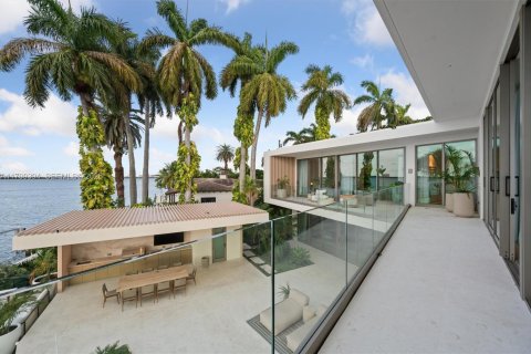 House in Miami Beach, Florida 6 bedrooms, 637.96 sq.m. № 1731347 - photo 26