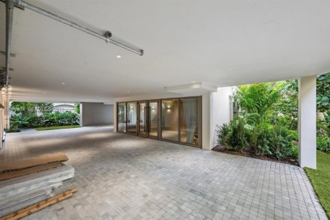 House in Miami Beach, Florida 6 bedrooms, 637.96 sq.m. № 1731347 - photo 2