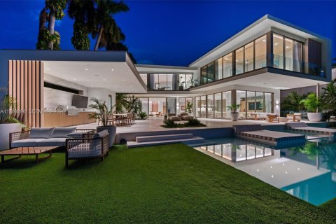 House in Miami Beach, Florida 6 bedrooms, 637.96 sq.m. № 1731347 - photo 29