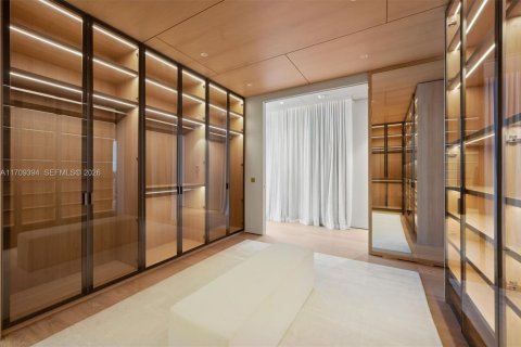 House in Miami Beach, Florida 6 bedrooms, 637.96 sq.m. № 1731347 - photo 28