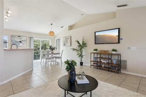 House in Deltona, Florida 3 bedrooms, 107.12 sq.m. № 2396378 - photo 6