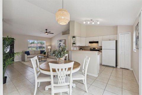 House in Deltona, Florida 3 bedrooms, 107.12 sq.m. № 2396378 - photo 7