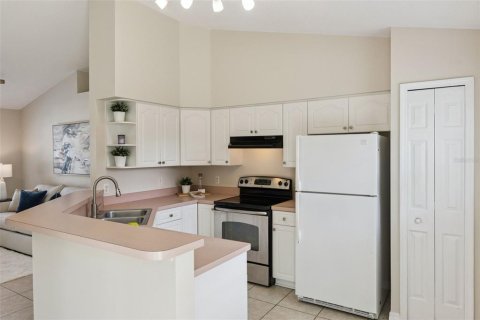 House in Deltona, Florida 3 bedrooms, 107.12 sq.m. № 2396378 - photo 8