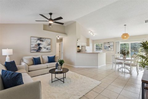 House in Deltona, Florida 3 bedrooms, 107.12 sq.m. № 2396378 - photo 4